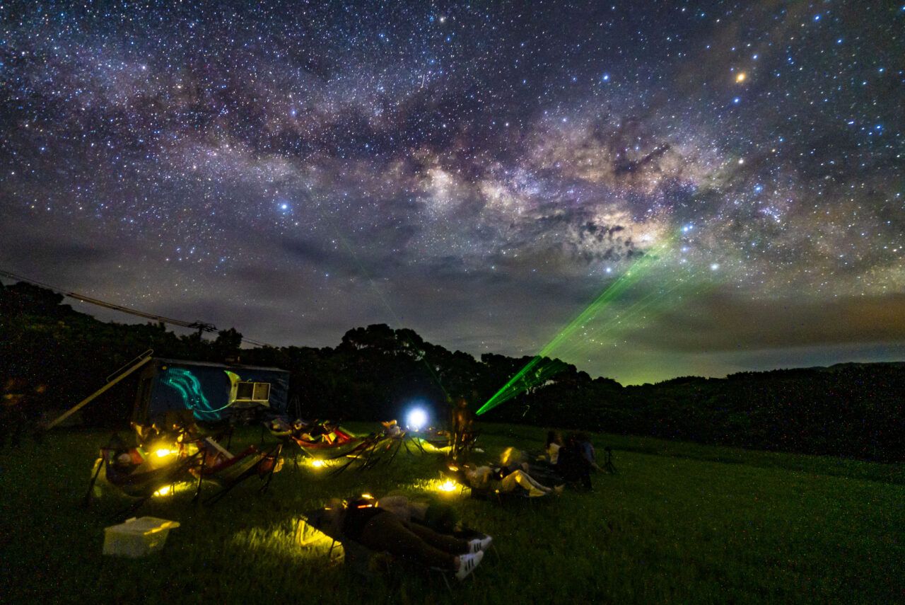 >この島の夜は、まるで宇宙